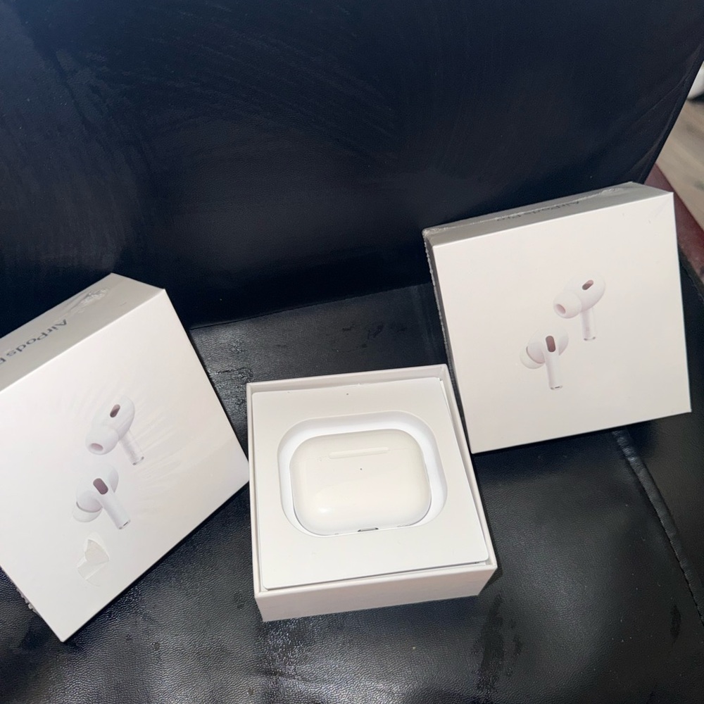 Apple AirPods with Charging Case